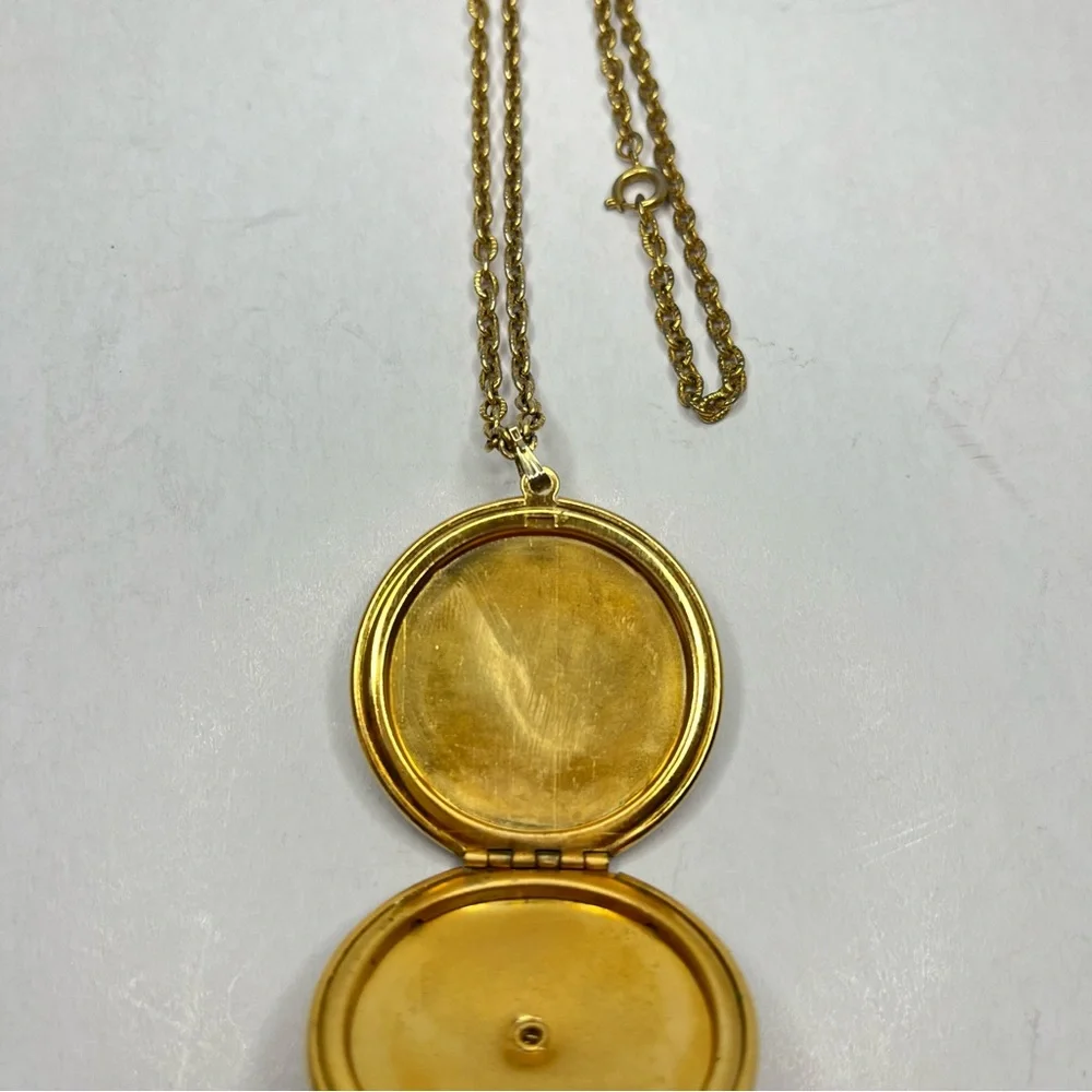 Vintage Guilloche Locket Necklace Gold Tone Red Enamel and Pearl Detail - Picture 5 of 15